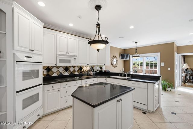 2615 Alia Cir, Louisville, KY 40222