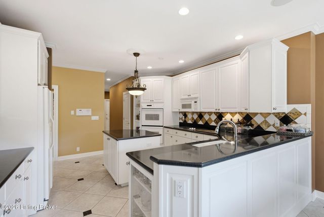 2615 Alia Cir, Louisville, KY 40222