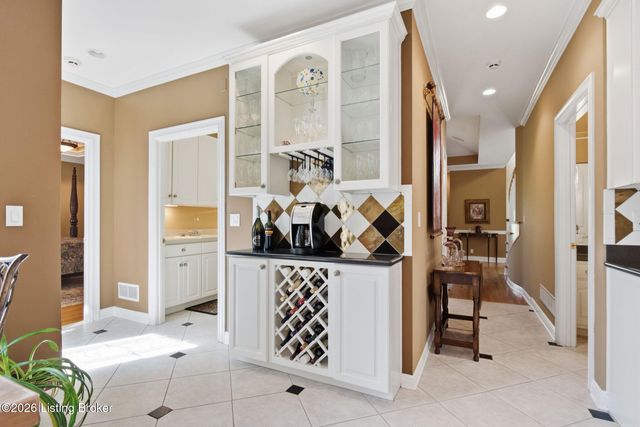 2615 Alia Cir, Louisville, KY 40222