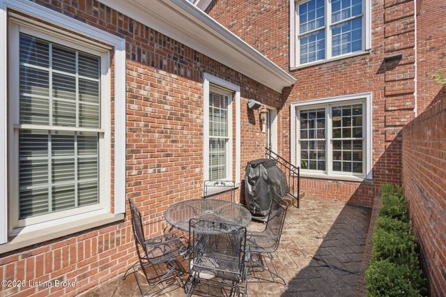 2615 Alia Cir, Louisville, KY 40222