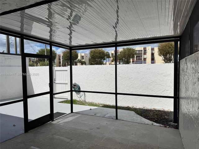 9425 SW 4th Ln 9425, Miami, FL 33174