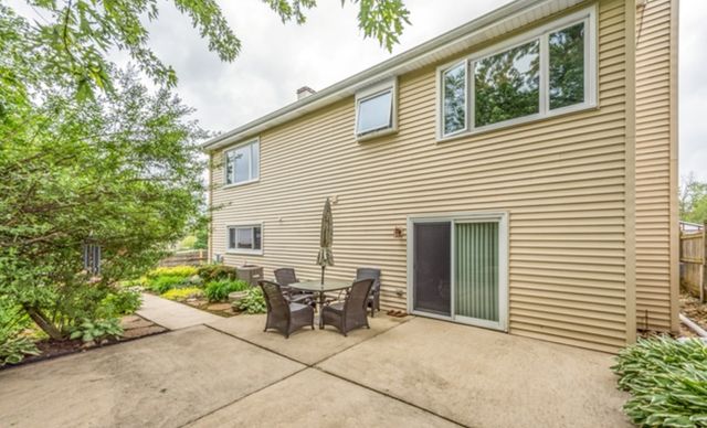 238 S Park Place Drive, Bartlett, IL 60103