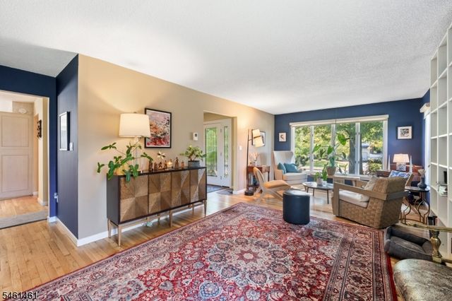 6 Martin Ln, Hamilton Twp., NJ 08619
