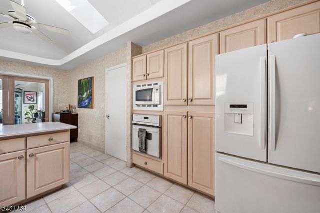 6 Martin Ln, Hamilton Twp., NJ 08619