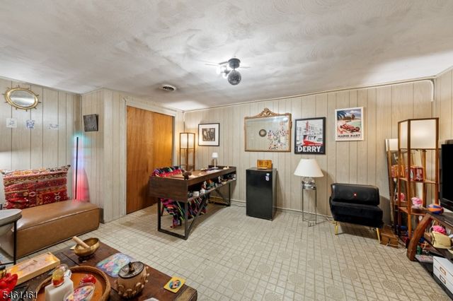6 Martin Ln, Hamilton Twp., NJ 08619