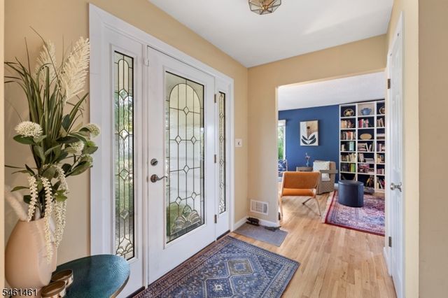 6 Martin Ln, Hamilton Twp., NJ 08619