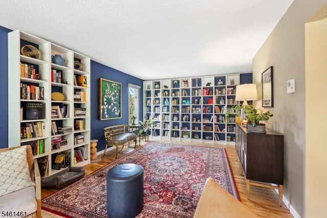 6 Martin Ln, Hamilton Twp., NJ 08619