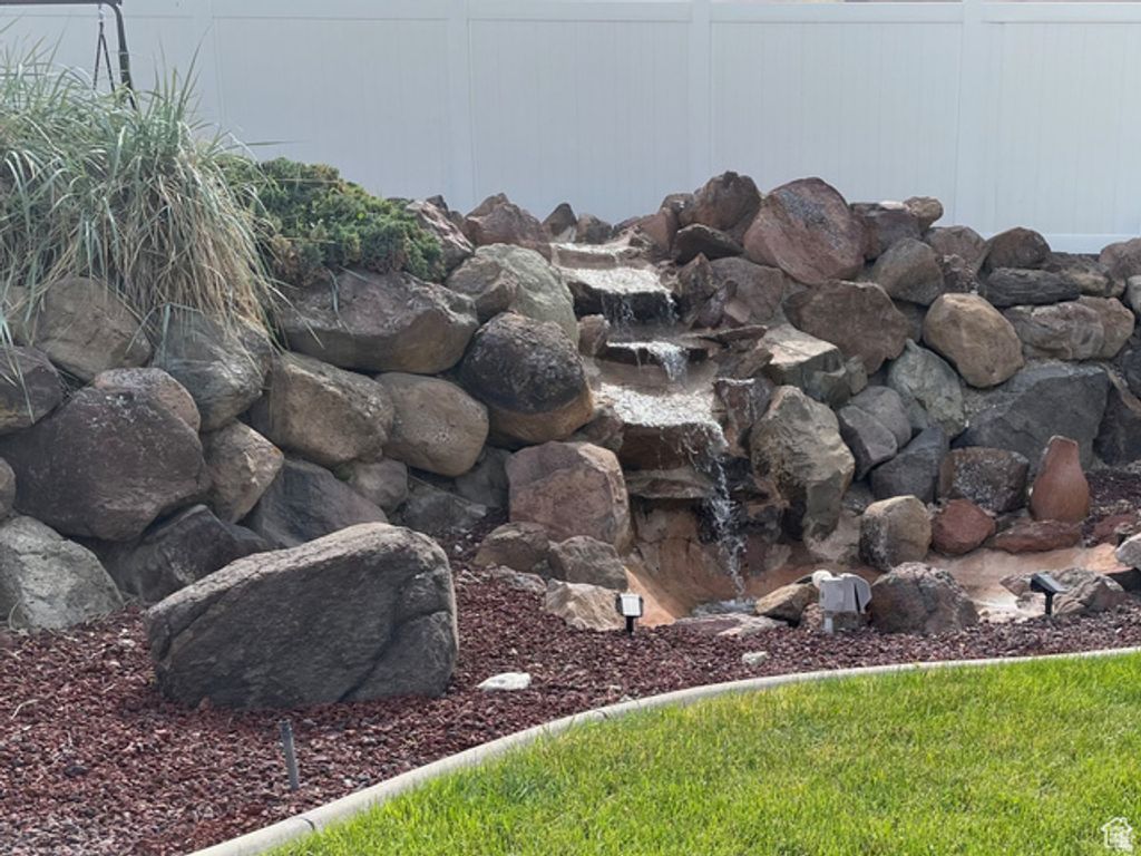Image 31 of property listing at 14008 S EMMELINE DR, Herriman, UT 84096