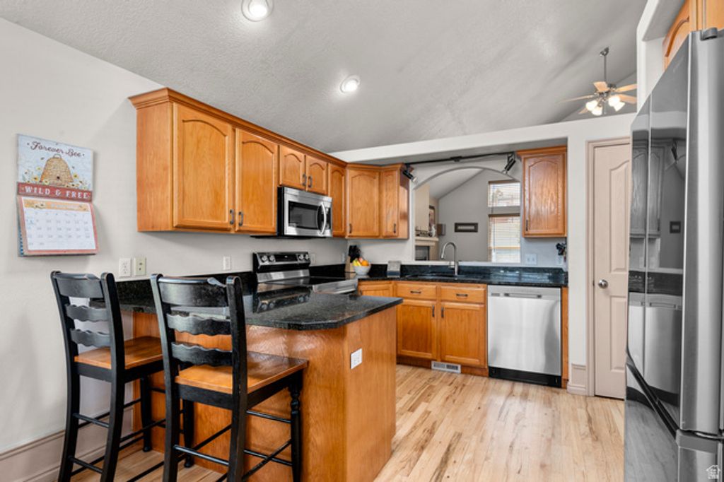 Image 7 of property listing at 14008 S EMMELINE DR, Herriman, UT 84096