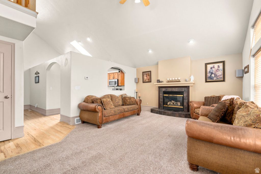 Image 9 of property listing at 14008 S EMMELINE DR, Herriman, UT 84096