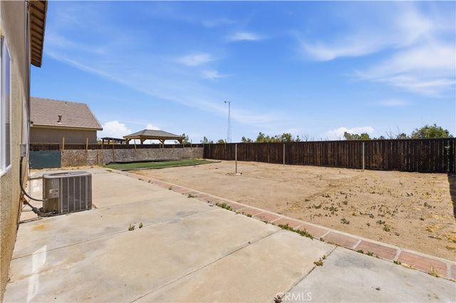 13855 Jackson Street, Oak Hills, CA 92344