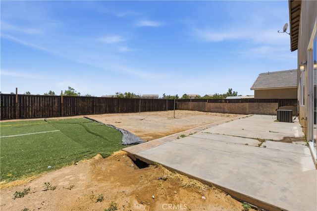 13855 Jackson Street, Oak Hills, CA 92344
