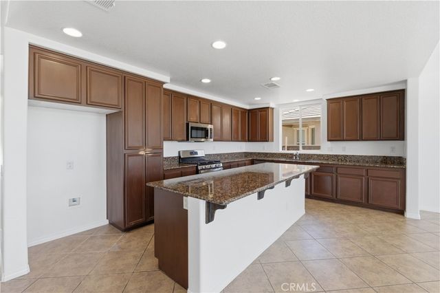 13855 Jackson Street, Oak Hills, CA 92344