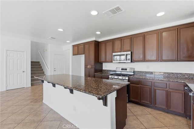 13855 Jackson Street, Oak Hills, CA 92344