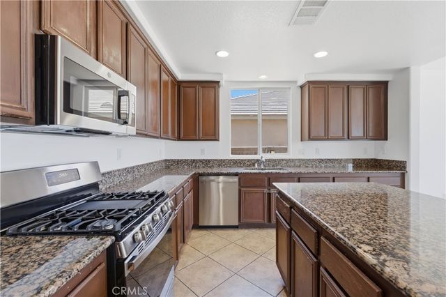 13855 Jackson Street, Oak Hills, CA 92344