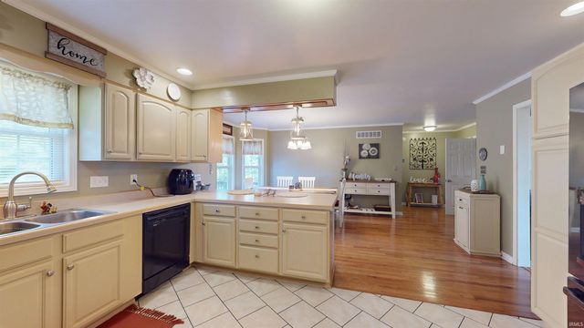 7666 Vann Road, Newburgh, IN 47630