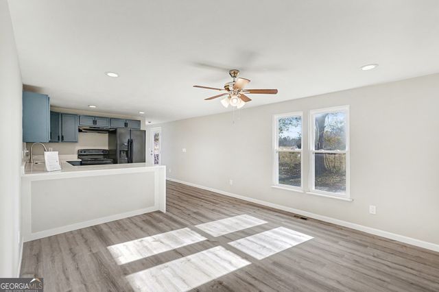 219 Lake Circle, Newnan, GA 30263