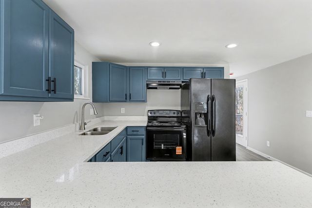 219 Lake Circle, Newnan, GA 30263