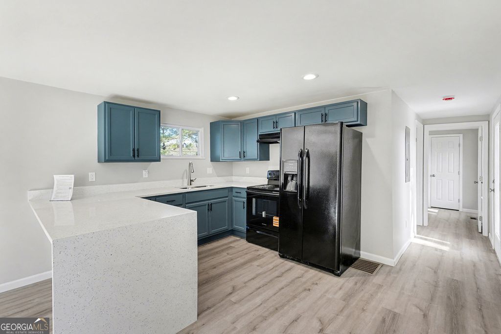 219 Lake Circle, Newnan, GA 30263