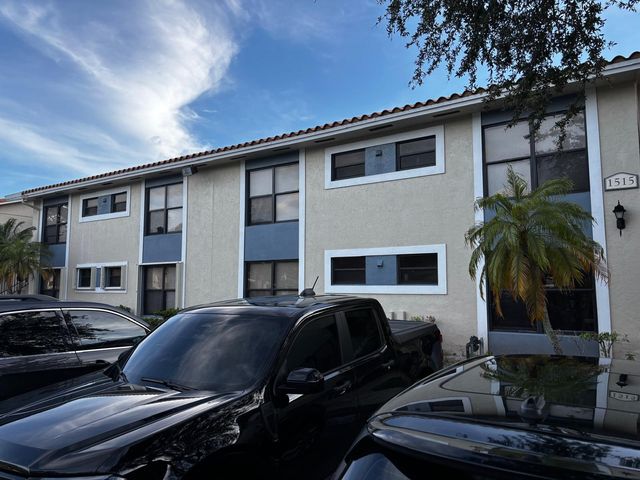 1515 LAKE CRYSTAL Drive B, West Palm Beach, FL 33411