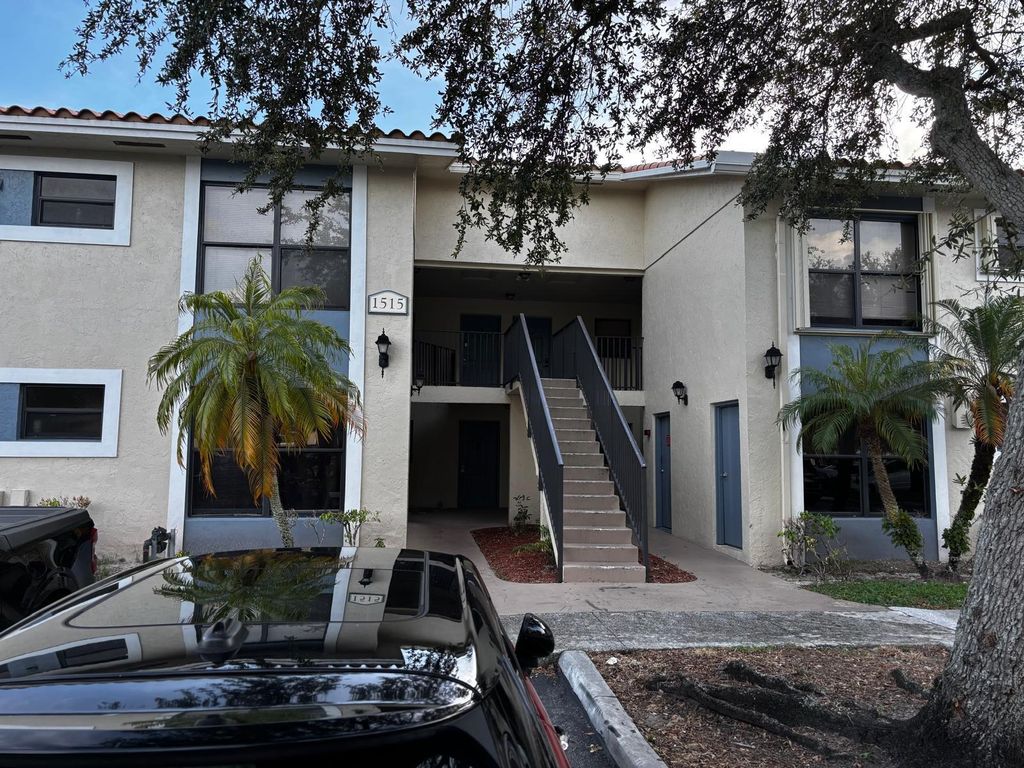 1515 LAKE CRYSTAL Drive B, West Palm Beach, FL 33411