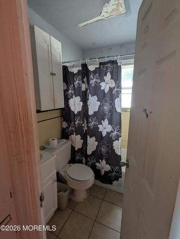 54 Clinton Avenue, Eatontown, NJ 07724