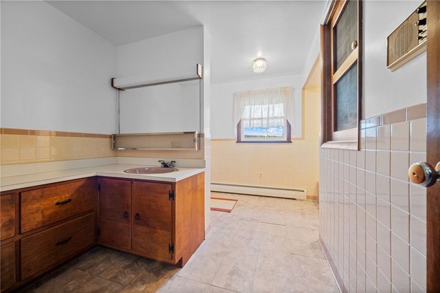 905 Watt Rd, Washington Twp, PA 15613