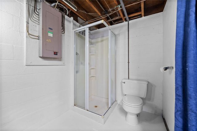 905 Watt Rd, Washington Twp, PA 15613