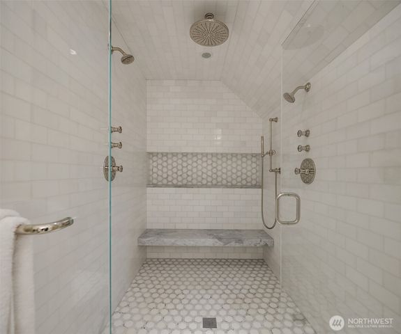 2042 77th Avenue NE, Medina, WA 98039