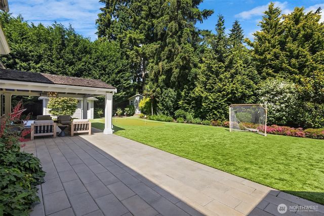 2042 77th Avenue NE, Medina, WA 98039