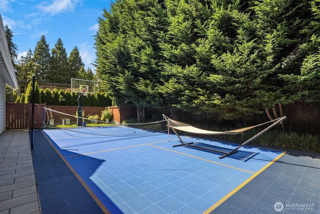 2042 77th Avenue NE, Medina, WA 98039