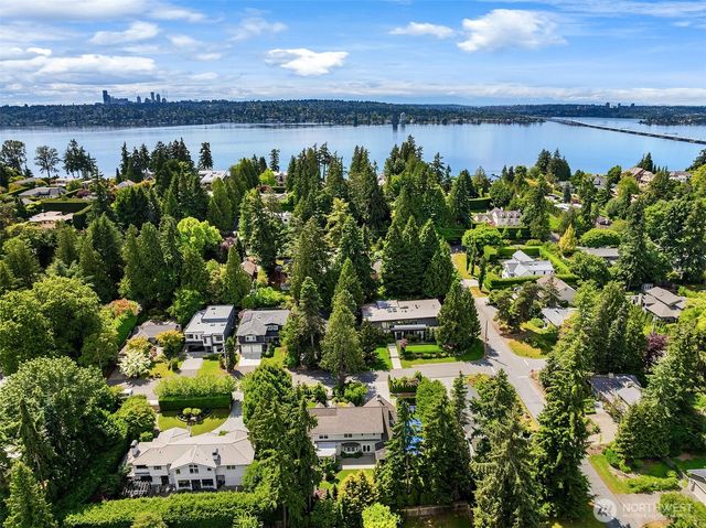 2042 77th Avenue NE, Medina, WA 98039