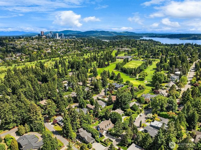 2042 77th Avenue NE, Medina, WA 98039