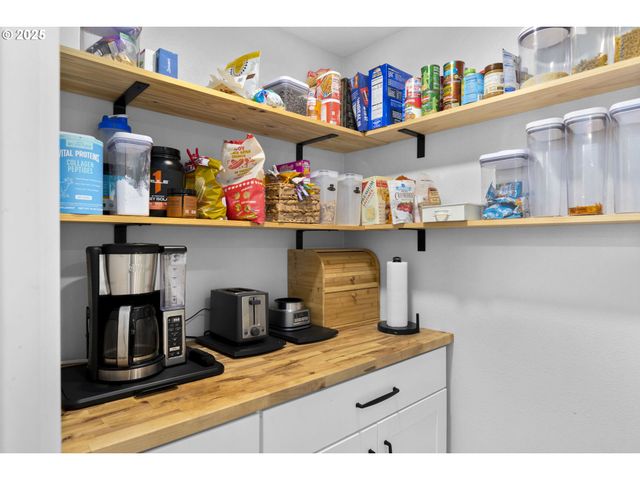 2195 Nw 160TH Ave, Beaverton, OR 97006