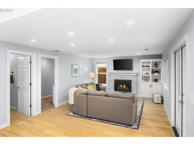 2195 Nw 160TH Ave, Beaverton, OR 97006