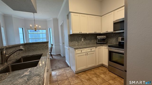 31 High Street 9102, East Hartford, CT 06118