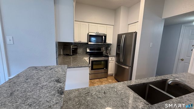 31 High Street 9102, East Hartford, CT 06118