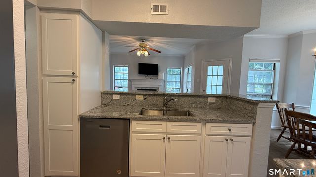 31 High Street 9102, East Hartford, CT 06118