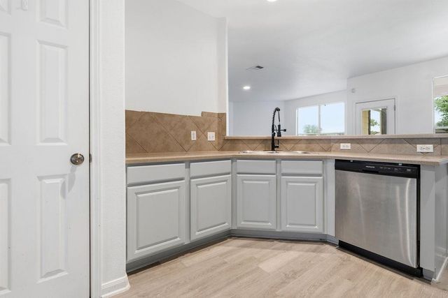 2003 Cockrill CV, Hutto, TX 78634