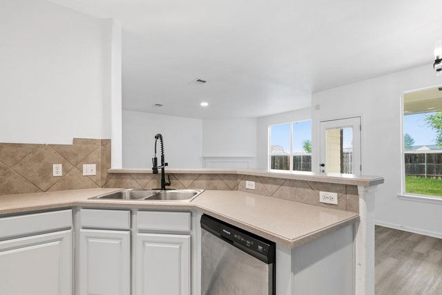 2003 Cockrill CV, Hutto, TX 78634