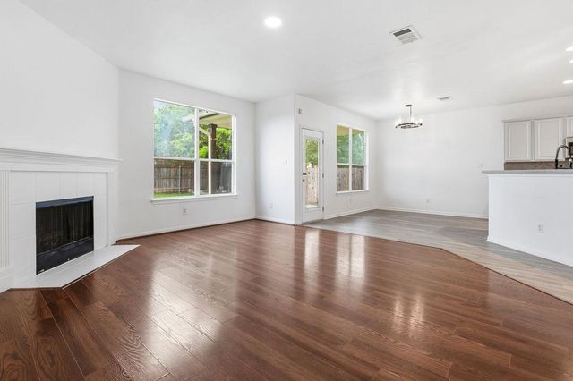 2003 Cockrill CV, Hutto, TX 78634