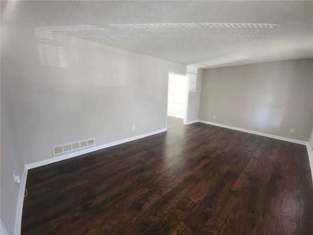 2337 Pebble Rock E, Decatur, GA 30035