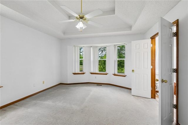 10947 N Wallace Avenue, Kansas City, MO 64157