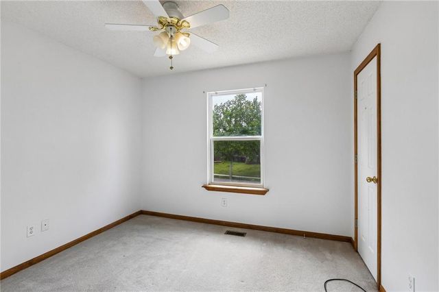 10947 N Wallace Avenue, Kansas City, MO 64157