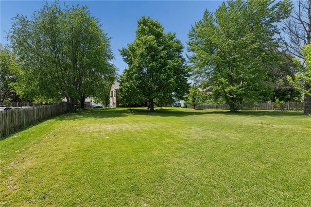 10947 N Wallace Avenue, Kansas City, MO 64157