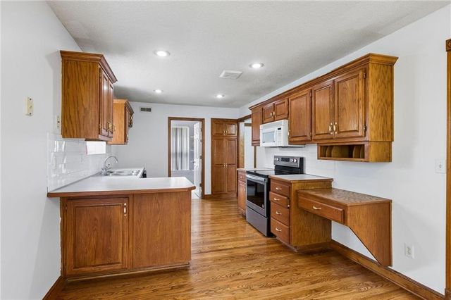 10947 N Wallace Avenue, Kansas City, MO 64157