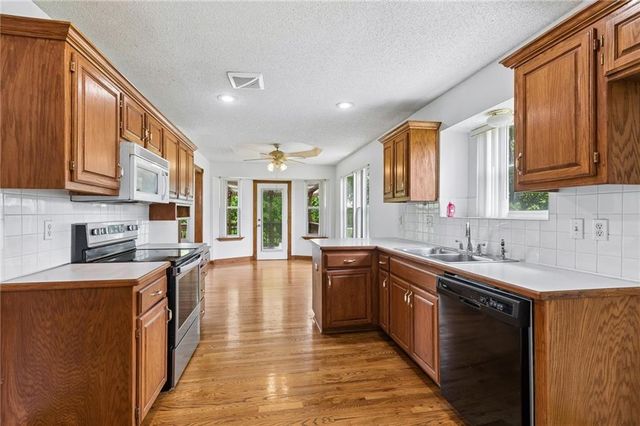 10947 N Wallace Avenue, Kansas City, MO 64157