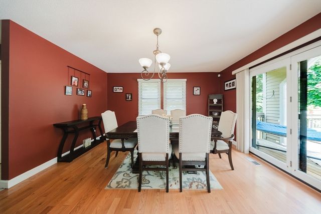 20 Elm Mdws 20, Enfield, CT 06082