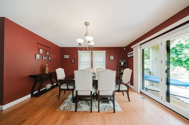 20 Elm Mdws 20, Enfield, CT 06082