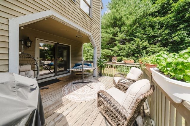 20 Elm Mdws 20, Enfield, CT 06082